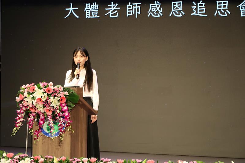 醫學系洪千景同學代表分享修習大體解剖課程前的期許與展望。