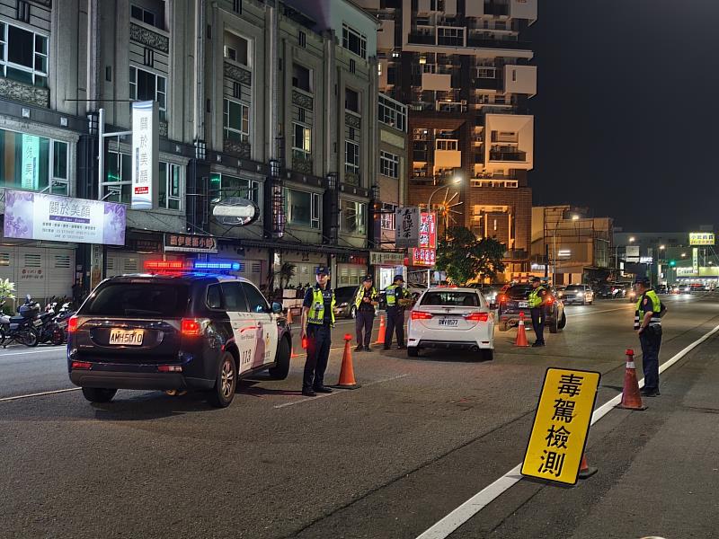員警執行毒駕檢測。
