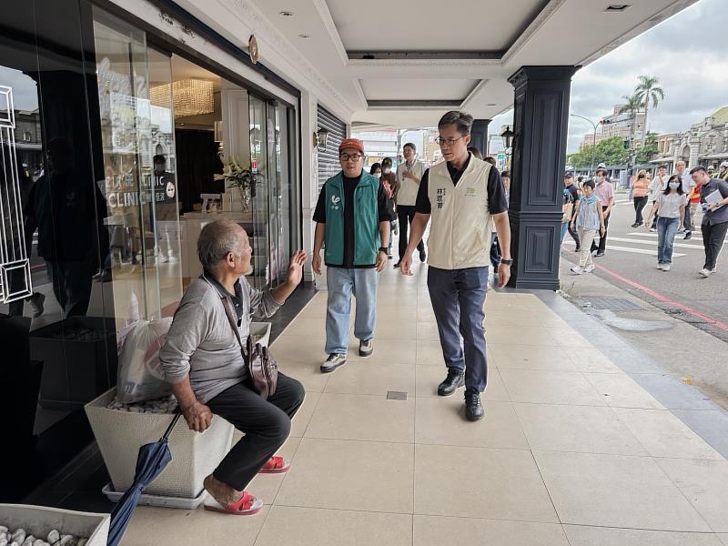 新竹市政府跨局處關懷街友。