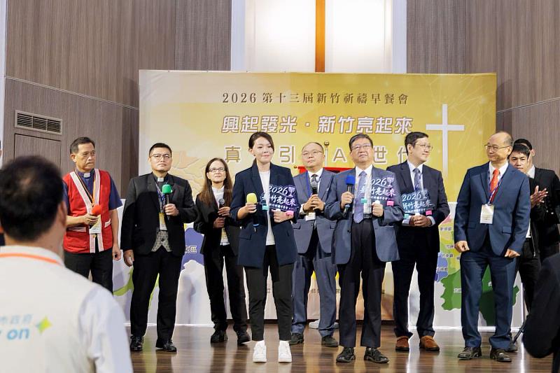 大合唱「活出愛」。