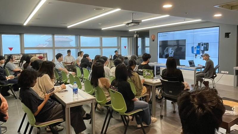 文化建築將相關技術延伸應用於建築調查、室內裝修、修繕維護、都市更新、文化資產保存、不動產管理及空間資訊整合等領域，強化學生與產業實務接軌的能力。