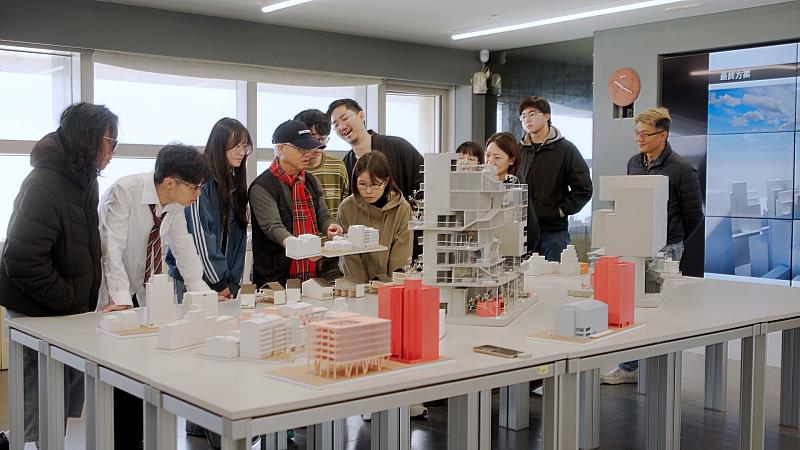 文化建築以都市建築、室內建築與景觀建築為3大學習方向，涵蓋都市更新、室內空間、景觀生態等領域，並結合點雲、建築資訊模型、數位孿生與AI等數位技術。