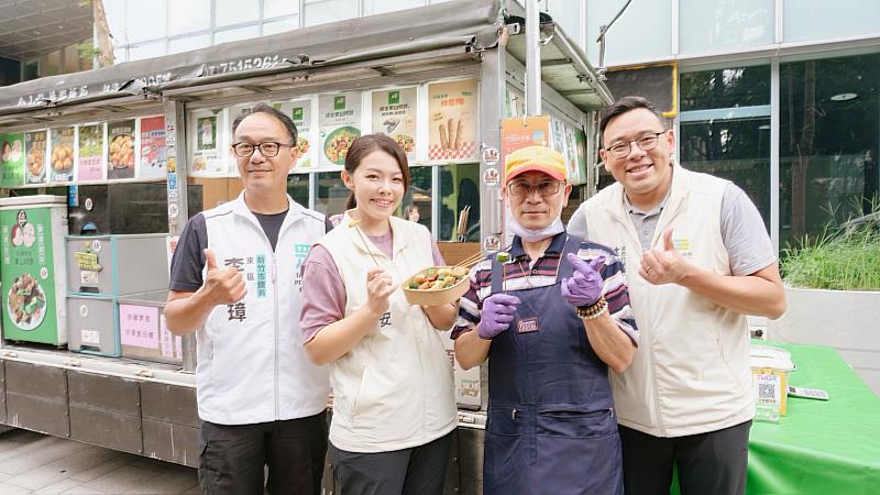 市長高虹安走訪攤商。