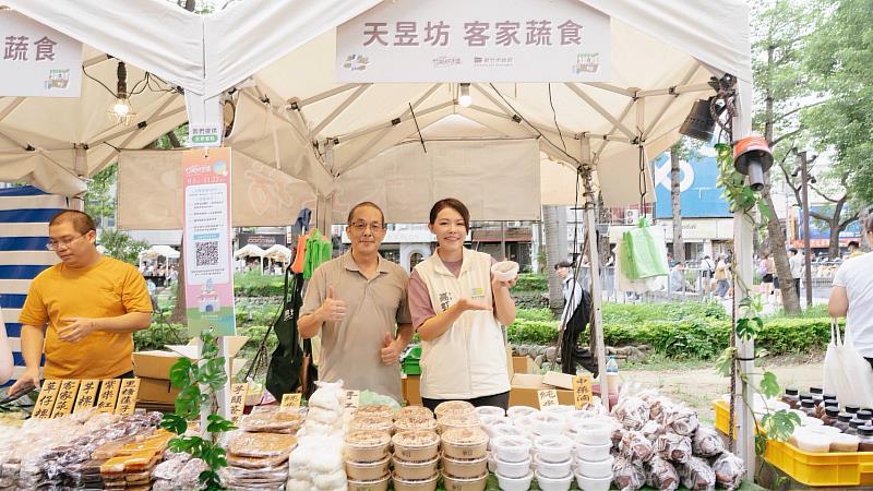 市長高虹安走訪攤商。
