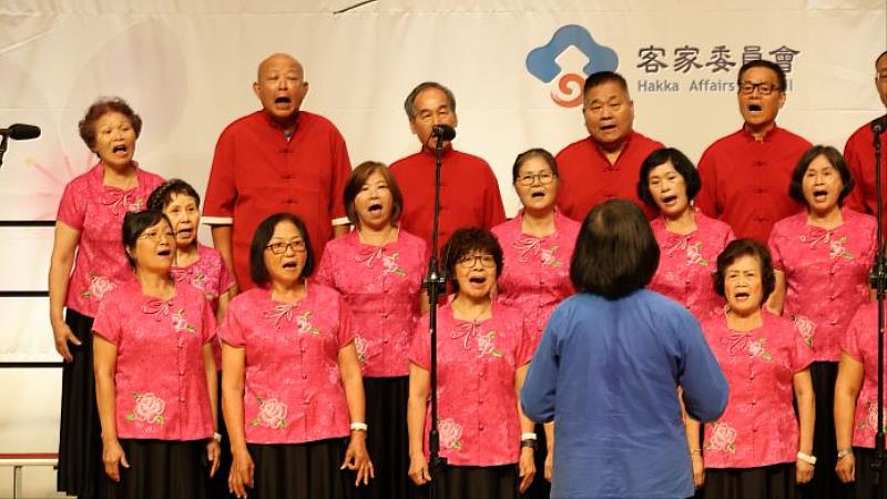 「2026客家歌謠交流觀摩賽」東區頒獎典禮，花蓮縣客家藝術文化協會－靚靚歌謠班演出。