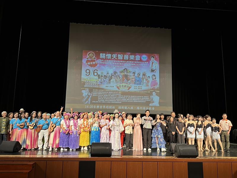 表演團隊合影：以文化串聯公益。「記得我愛您」關懷失智音樂會表演團隊於高雄市立社會教育館合影，以戲曲、音樂與舞蹈共同參與公益。睿田能源支持活動，攜手社區與公益夥伴，讓文化展演成為民眾接近失智關懷議題的入口。
