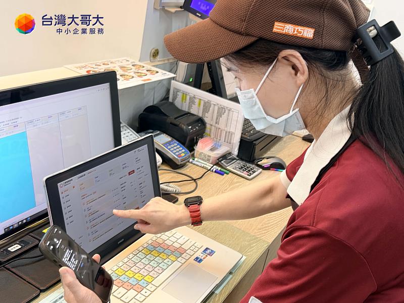 以電話訂餐需求集中的外帶、外送門市,導入台灣大「智慧餐飲AI解決方案」,預期可帶動該類門市約5%至10%的營收成長。