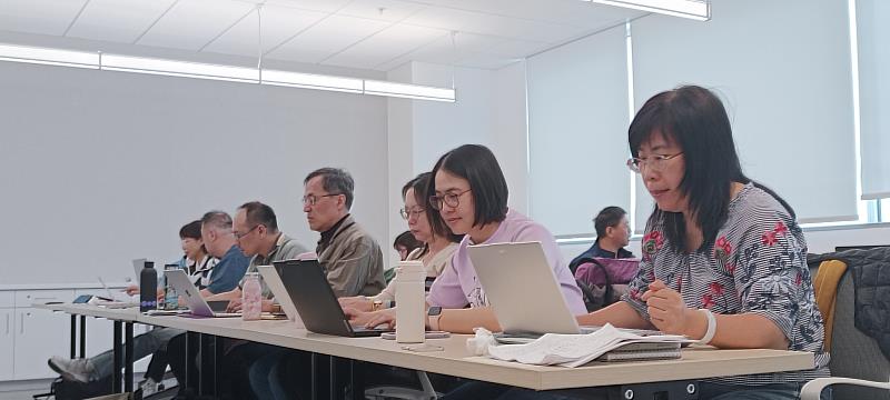 國立臺北商業大學選派16名教職員遠赴舊金山州立大學參加「商業教學中的AI創新」研習課程。
