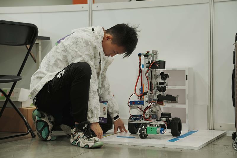 車電系指導麻豆國中學生參與第56屆全國技能競賽，榮獲佳作。