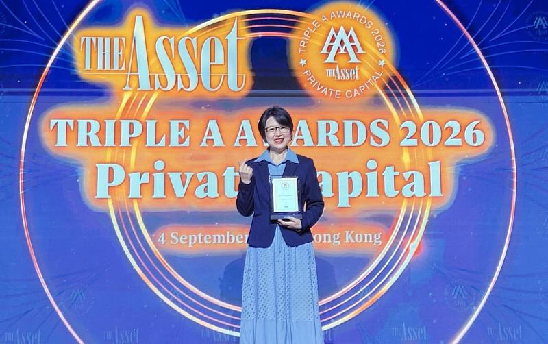 凱基證券榮獲《The Asset》「Best Securities Firm for HNWIs（最佳高資產客戶服務證券商）」台灣區大獎，成為台灣首家獲此殊榮的證券商，展現高資產財富管理服務獲國際權威肯定，由凱基證券投資產品與服務部主管王亭斐代表領獎。