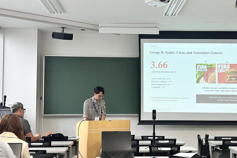 數媒系學生於ICKII 2026以英文進行論文發表,向國際學者分享研究成果。