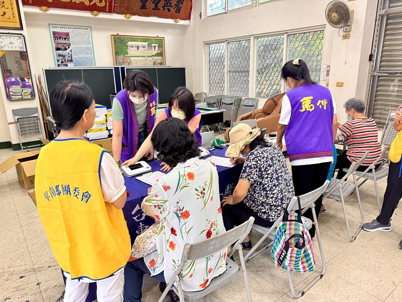 臺東縣救國團卑南鄉團委會攜手社區長者桌遊同樂傳溫情
