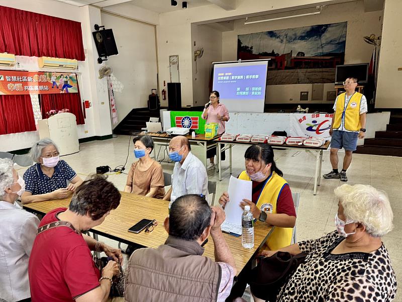 臺東縣救國團卑南鄉團委會攜手社區長者桌遊同樂傳溫情