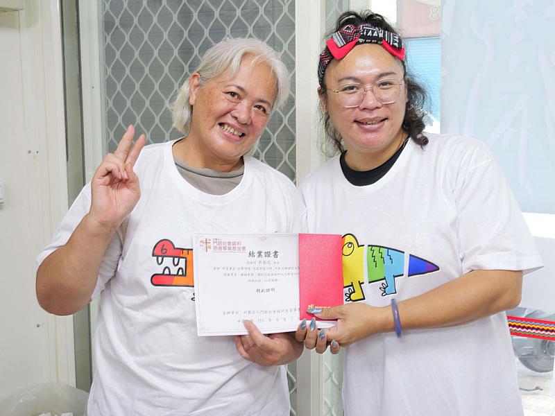 門諾基金會光復部落工坊，每完成一件可獲得300元手工費。