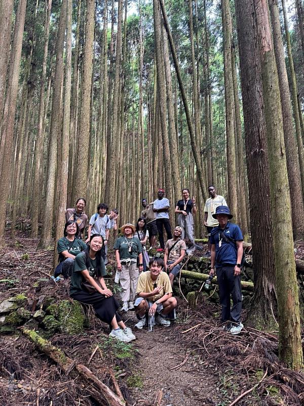 第一天從沉浸式體驗上勝町的自然環境與資源開始-美麗又療癒的苔癬森林(Moss Forest)。