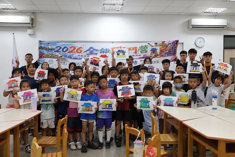 透過「花宅」閱讀課程與DIY學習單製作，提升學員閱讀理解與創意表達能力。