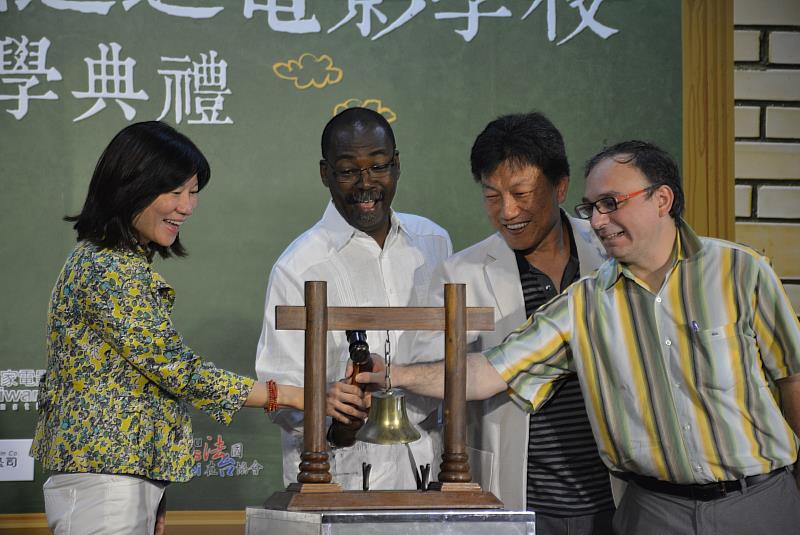 2014年,在法國在台協會協助下,富邦文教基金會與威尼斯影展評審團獎得主馬哈邁哈隆導演共同敲響「全國巡迴電影學校計畫」開學鐘聲,將法國影像教育經驗引進台灣,展開影像教育推廣的重要第一步。