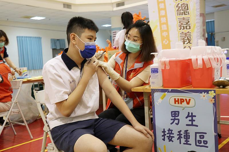 嘉義市領先全國，推行國中男生接種HPV疫苗。