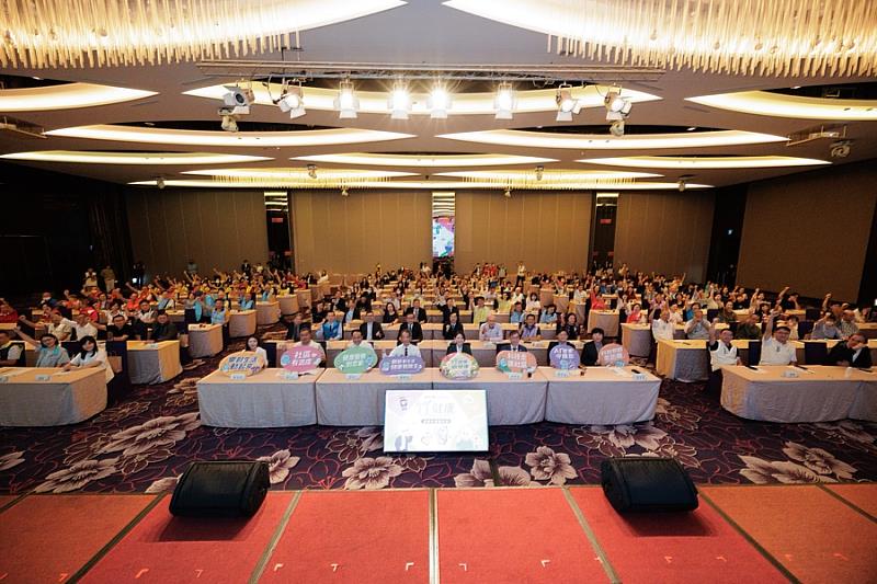 新竹市政府今日舉行「竹健康」旗艦計畫發布會,活動大合影。