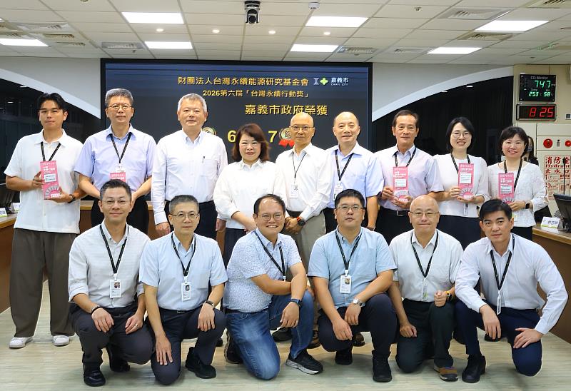 市務會議轉呈2026第6屆台灣永續行動獎獎座。