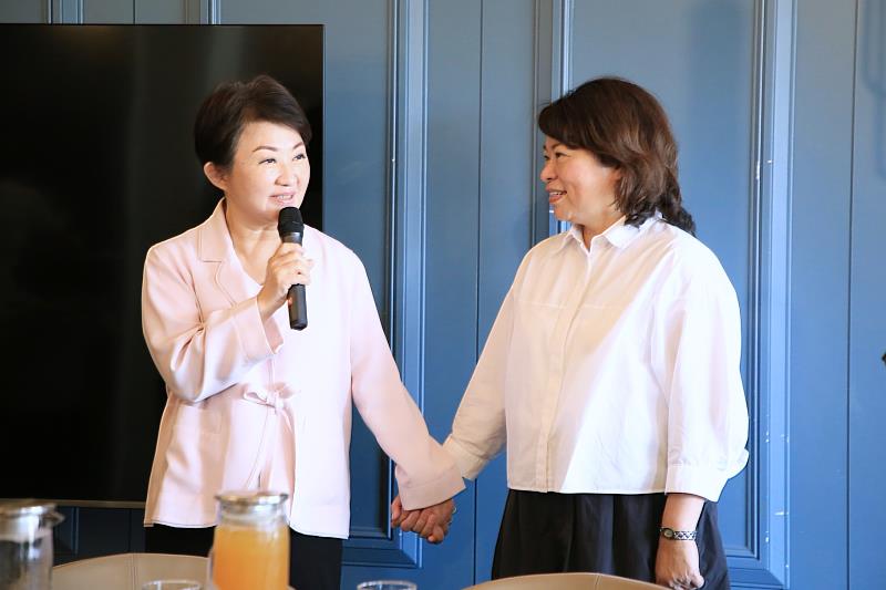 黃敏惠市長與盧秀燕市長交流城市治理經驗。