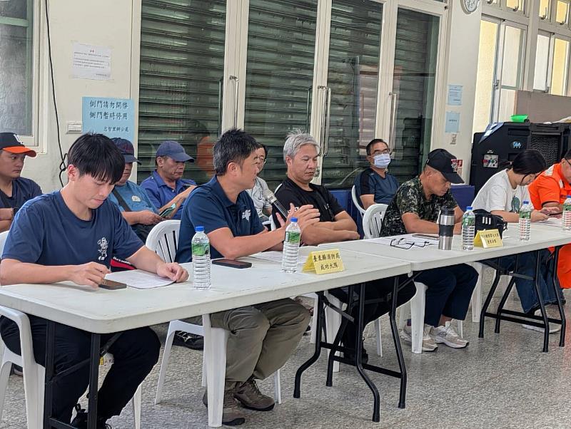 與臺東縣消防局成功大隊同仁交換意見。