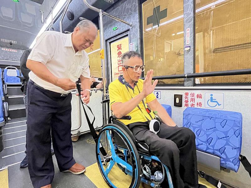 講師授課。