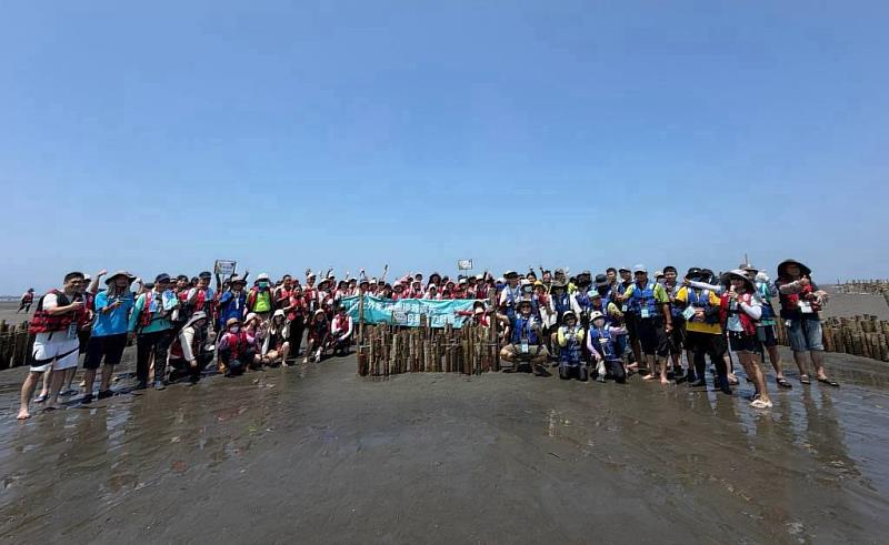 「沙」出重圍「嘉」倍護岸 嘉義縣環保局至外傘頂洲實作固砂