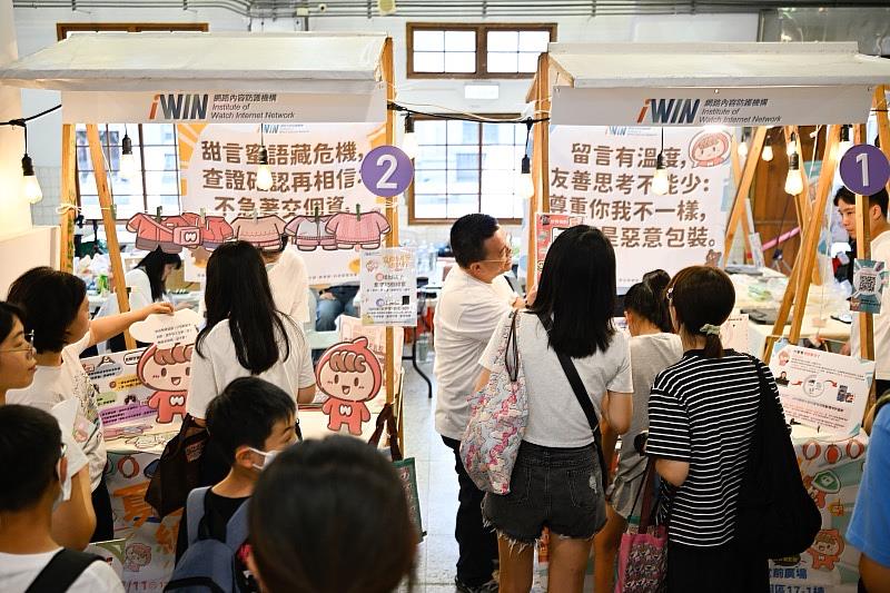花蓮場設計趣味闖關遊戲宣導兒少網路安全