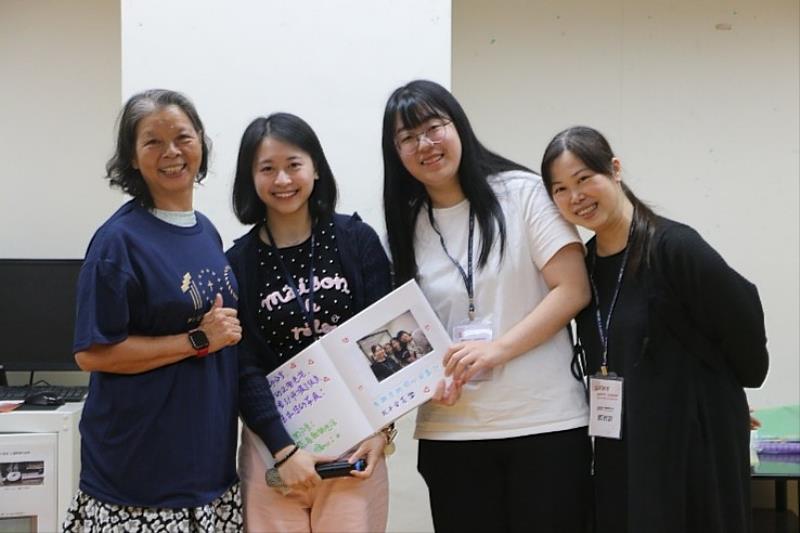 學員實際走進輔仁大學附設醫院病房，練習與病人建立關係。