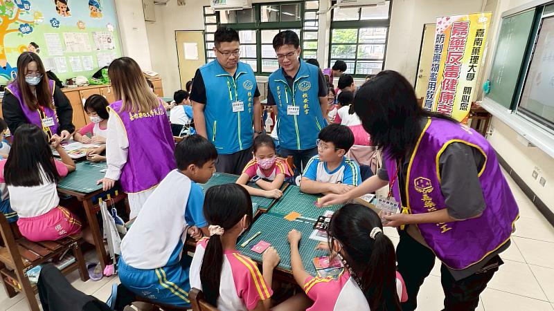 嘉藥反毒志工隊走路國小宣導毒品危害