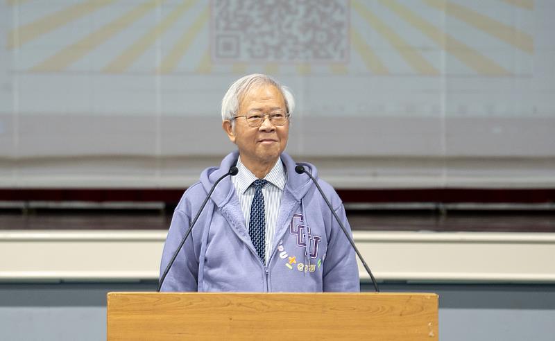 長庚大學校長湯明哲期勉新生,「不要把大腦外包給AI」,AI時代更要保有自己的專業、判斷與思考,學會給出比ChatGPT更好的答案。