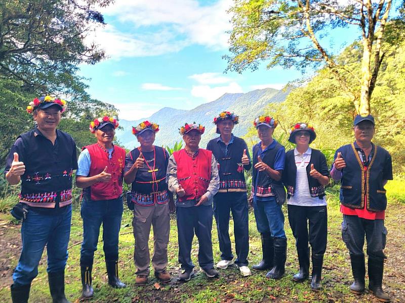 臺灣黑熊生態服務給付利嘉社區巡守隊隊員合照。
