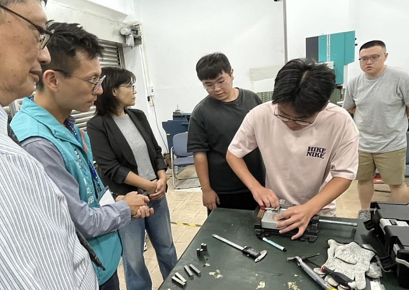 嘉縣府攜手中正大學首辦280小時半導體職訓基礎班-2