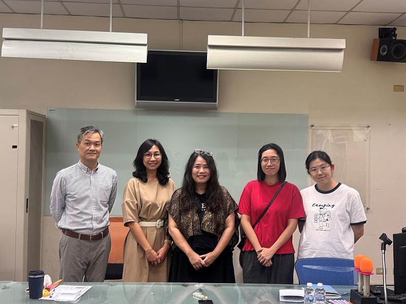 語發中心主任陳淑娟(中)與ETS台灣官方代理忠欣公司團隊交流,推動英語評量合作。