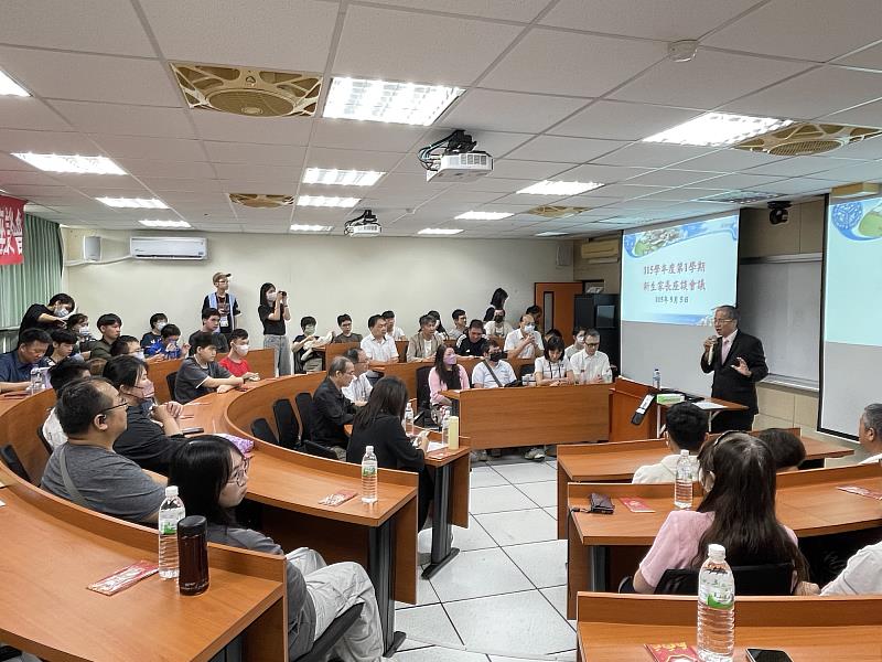 唐彥博校長強調,學校致力打造具備專業之心、務實之心、創新之心、服務之心與樂活之心的「五心」全人卓越人才。