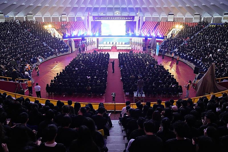 輔仁大學在115學年度日間學士班各招生管道共計4,206個名額，再度達成100%滿招佳績，今舉行開學典禮。
