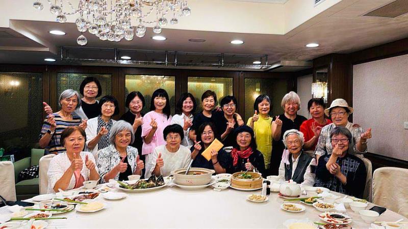 文化大學68級家政系(現為家庭科學系)系友日前舉辦畢業47年同學會,跨越世代的文大情誼再次凝聚。