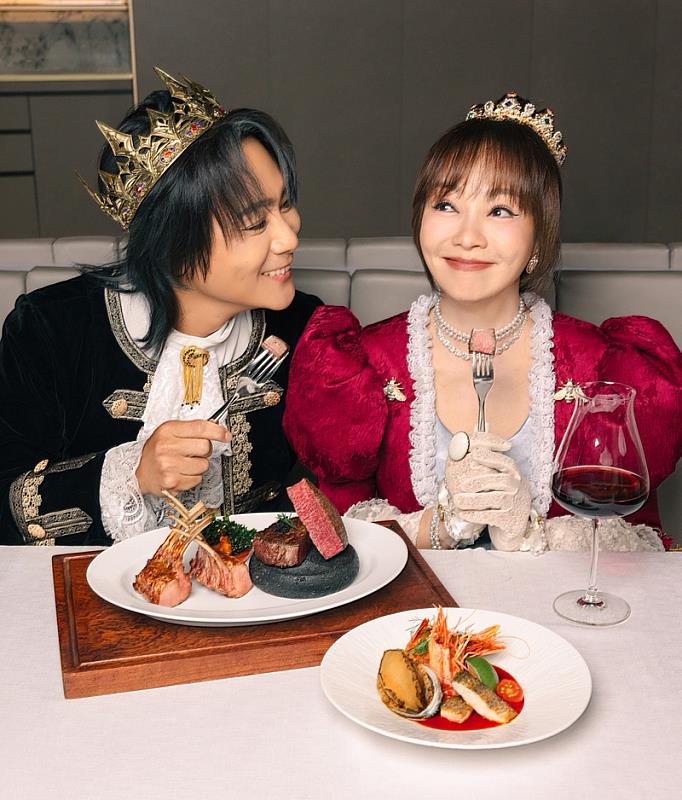 王仁甫、季芹甜蜜推薦期間限定雙人主餐「日本國產F1菲力佐魚子醬 × 松露嫩煎犢牛」,即日起至10月底,名字有王或玉內用兩客套餐款待海鮮盤乙份。