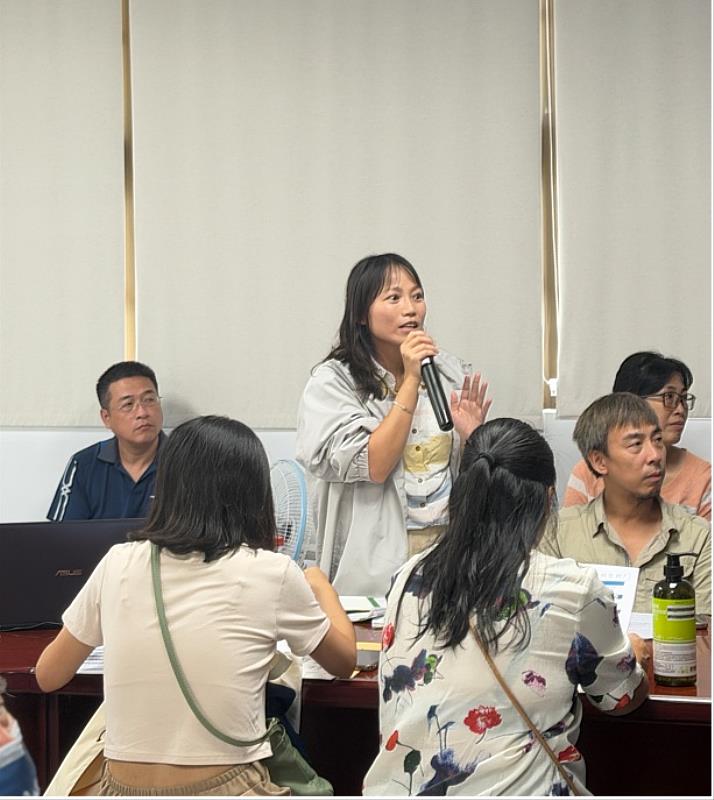 經營企劃科科長講解「獎勵造林2.0」。