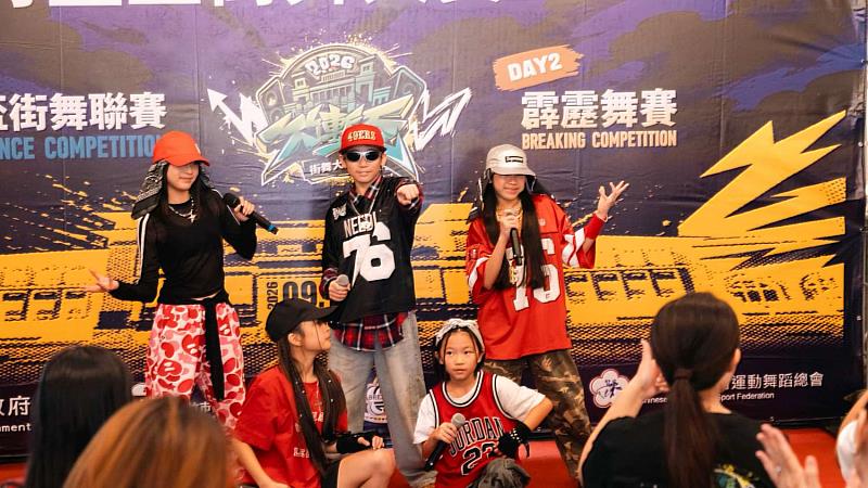 開場表演。
