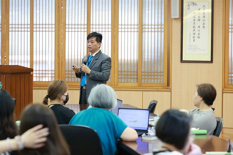 身為計畫主持人，臺北醫學大學吳明順副教授強調教案導入AI並非增加負擔，而是活化紙本教案，旨在於減輕負擔、提升效益與培養韌性。