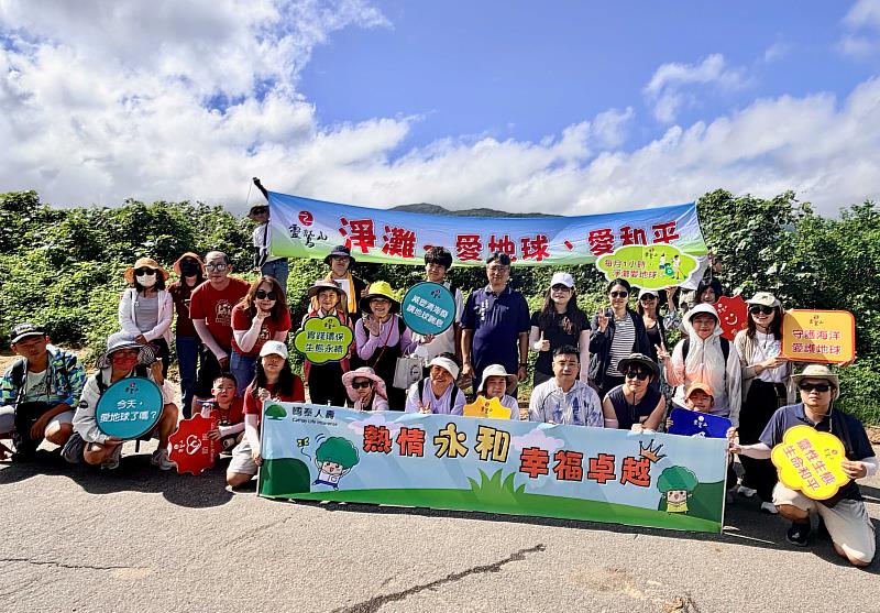 貢寮區長柯建輝到場感恩為環境付出的每雙手,用汗水換來海洋的笑容,更成為地方珍貴的力量。(靈鷲山佛教教團提供)