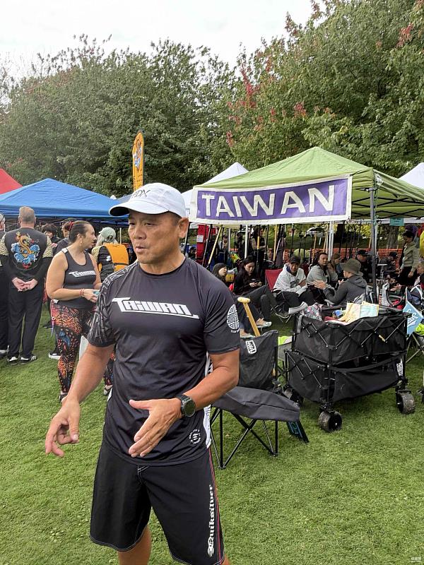 Team Taiwan總教練李德慈率領20多名隊員出征龍舟賽。