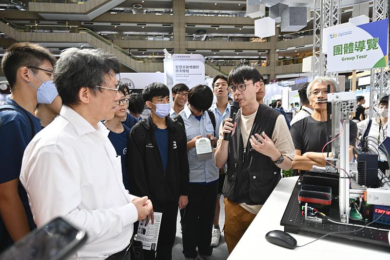五大主題導覽路線串聯 AI、次世代通訊、精準健康與永續發展等趨勢，讓參觀者能依自身需求探索展場亮點。(資料畫面_貿協提供)