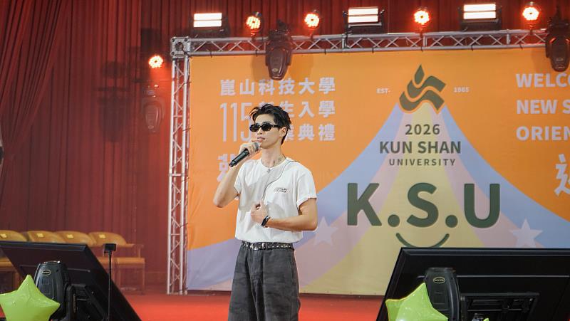 登臺演出的蔡承祐接連帶來多首熱門歌曲