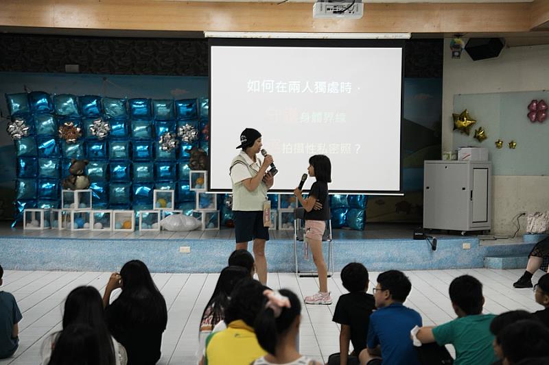 學童擔任小演員模擬學習如何拒絕他人不適當之請求