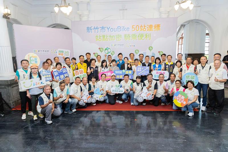 新竹市政府今日舉辦「YouBike第二波29站啟用記者會」,活動大合影。