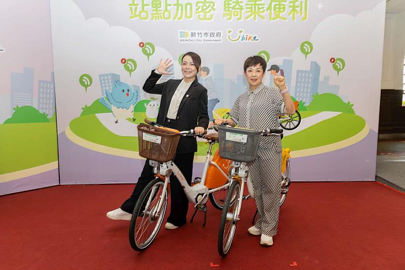高虹安市長與微笑單車董事長劉麗珠歡迎市民多加使用YouBike。