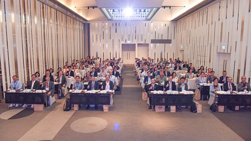 2026年國立臺灣大學系統共識會議全體師長合影